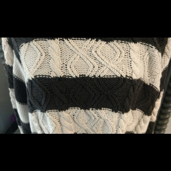 Bundle of 2 Vintage Sweaters - Picture 7 of 16